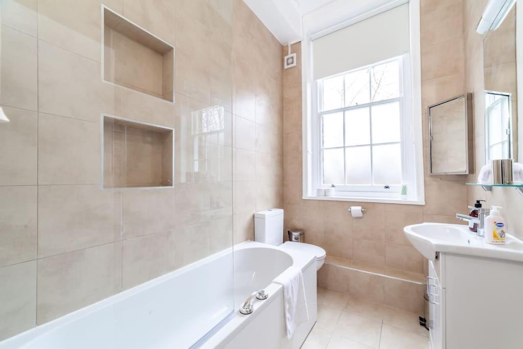 לונדון Spacious & Central 3-Bed Flat By Popular Waterloo! מראה חיצוני תמונה